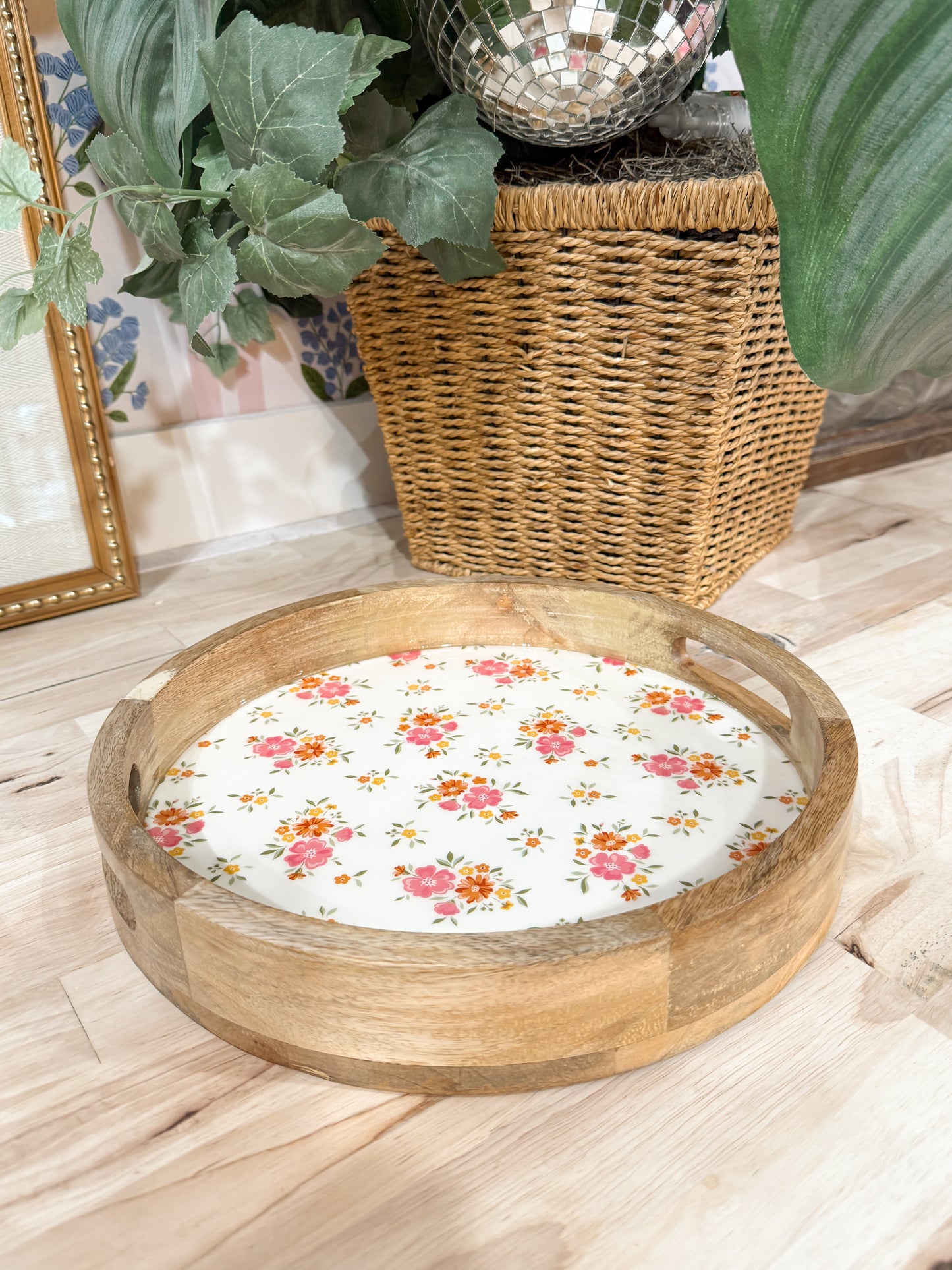 round accent tray