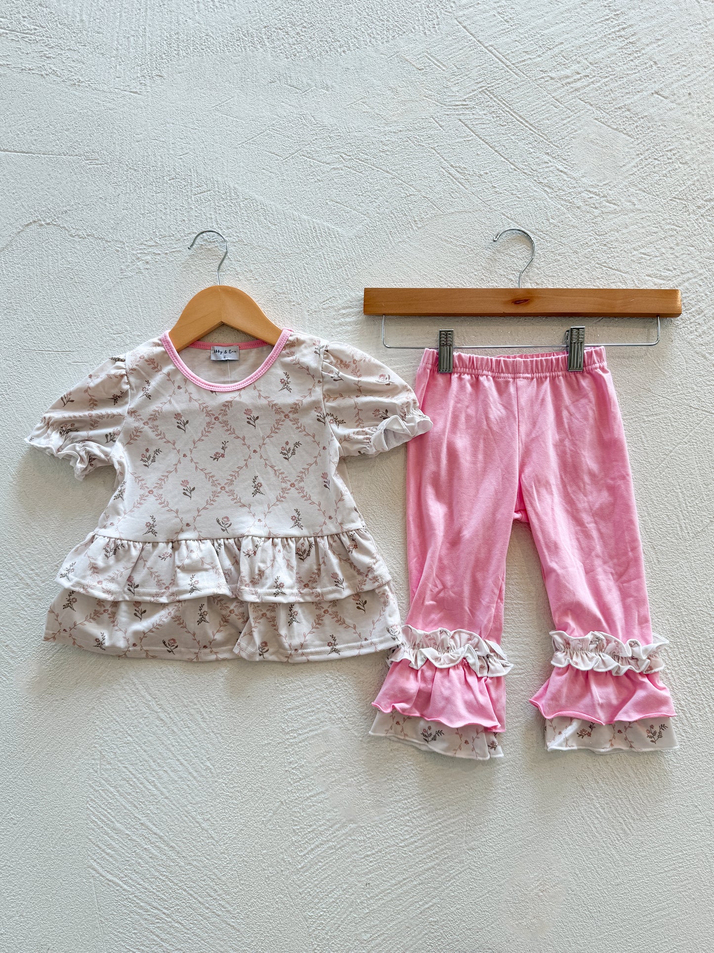 caroline set