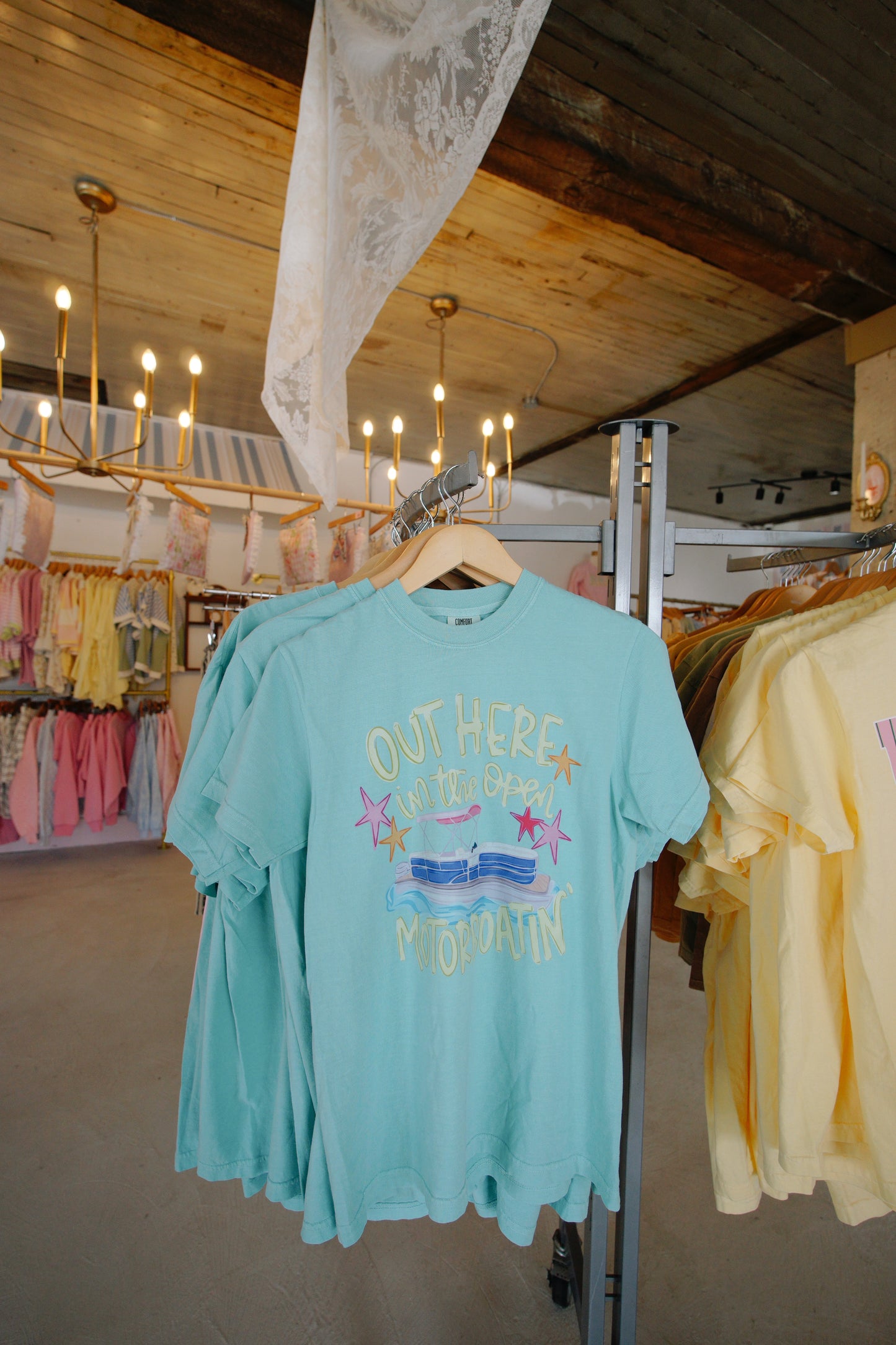 motorboatin comfort color tee