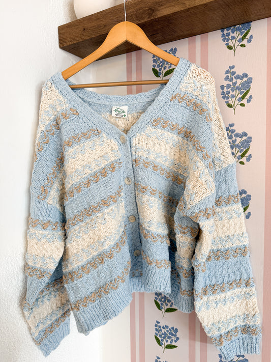 blue knit sweater | curvy