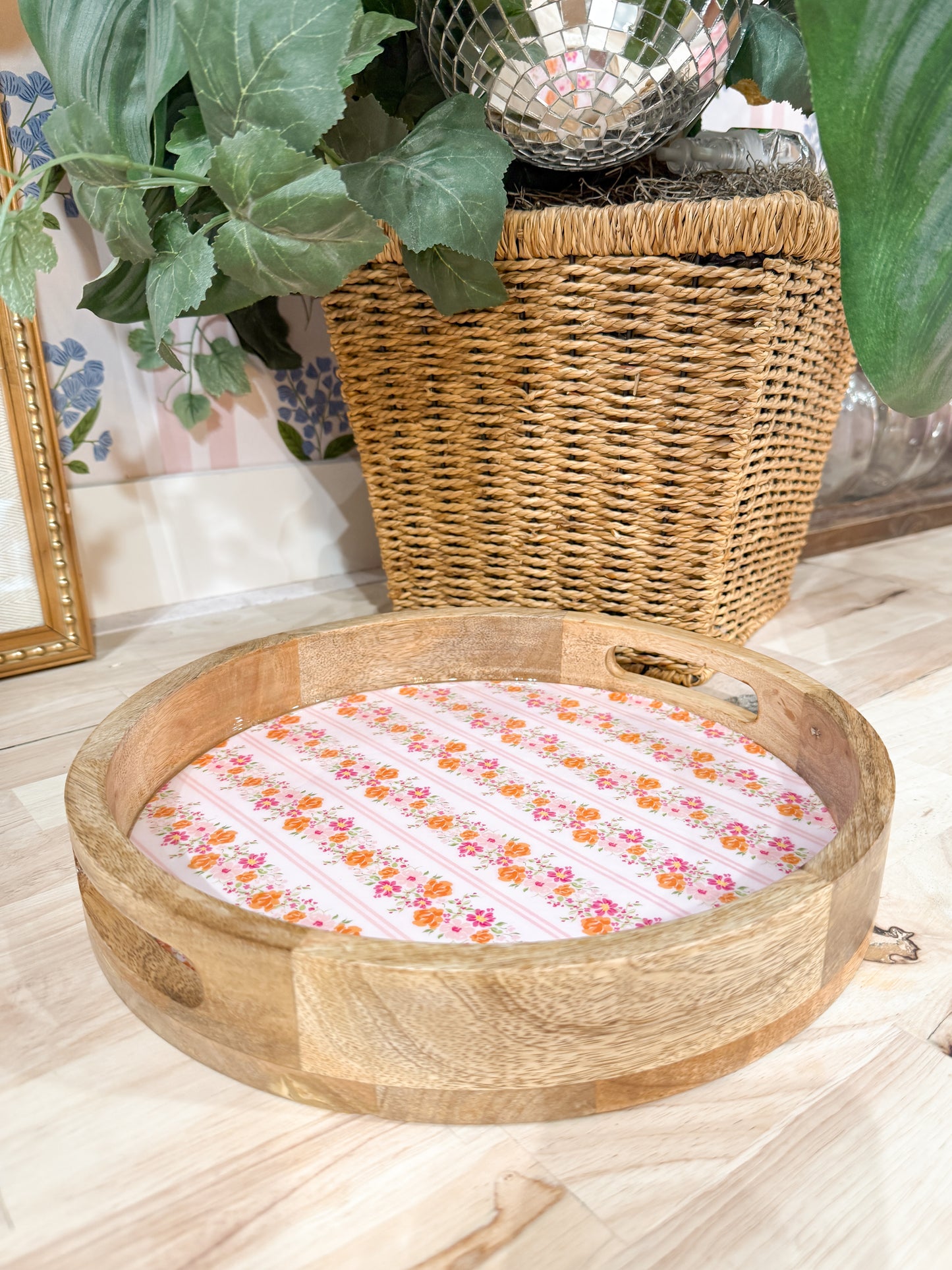 round accent tray